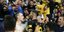 Ο Λιβάγια πανηγυρίζει με φίλους της ΑΕΚ το γκολ του στο Αγρίνιο