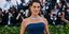 Η ηθοποιός Μπρουκ ΣΙλντς με μπλε στράπλες φόρεμα
