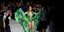 Η Τζένιφερι Λόπεζ ξαναφορά το πράσινο Jungle Dress που έσπασε το διαδίκτυο πριν από 19 χρόνια