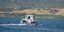 Λέμβος του λιμενικού στη θάλασσα ανοιχτά των Οινουσσών