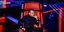 Ο Πάνος Μουζουράκης σκεφτικός στην καρέκλα του The Voice