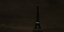 Στο σκοτάδι ο Πύργος του Άιφελ στο Παρίσι ως φόρος τιμής στη μνήμη του Ζακ Σιράκ