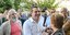 Ο Αλέξης Τσίπρας με κόσμο κατά την περιοδεία του στην Πάτρα
