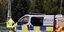 Βρετανός αστυνομικός μπροστά από περιπολικό