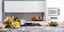 Μαρμάρινος πάγκος κουζίνας με τρόφιμα και λεμόνια πάνω του