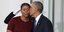 Μισελ και Μπαράκ Ομπάμα μοιράζονται ένα φιλί