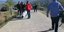 Βουλιαράτες: Ενταση στο μνημόσυνο του Κατσίφα -Αστυνομικοί άρπαξαν πανό από τους γονείς του [βίντεο]