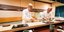 O Ιάπωνας σεφ Γίρο Όνο και ο γιος του ετοιμάζουν τα καλύτερα σούσι στον κόσμο 
