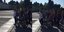 Μαθητές δημοτικού από την Κρήτη εκτελούν στρατιωτικά παραγγέλματα στο μνημείο του Αγνώστου Στρατιώτη 