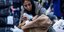 γυναικα προσφυγας ταϊζει μωρο 