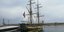 Χανιά: Ενα «πειρατικό» ιστιοφόρο μαγνήτισε τα βλέμματα στο ενετικό λιμάνι