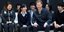Ο πρίγκιπας Χάρι με γιαπωνέζες μαθήτριες στο Τόκιο