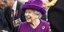Η βασίλισσα Ελισάβετ με μοβ καπέλο