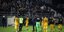 Οι ποδοσφαιριστές της ΑΕΚ μπροστά από την εξέδρα στο Γεντί Κουλέ