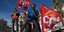 Διαδηλωτής στη Γαλλία δεμένος με αλυσίδες