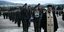 Στρατιώτες κουβαλούν λείψανα αγωνιστών στη Βάση Δεκέλειας