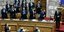 Ο Κυριάκος Μητσοτάκης χειροκροτείται στη Βουλή από τους υπουργούς του