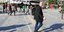 Ο δήμαρχος ανατολικής Σάμου Γιώργος Στάντζος εκδιώκει τους μετανάστες από την πλατεία της Σάμου