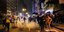 Διαδηλωτές τρέχουν να σωθούν από τη βροχή των δακρυγόνων στο Χονγκ Κονγκ 