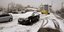 Αυτοκίνητο σε χιονισμένο δρόμο