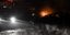 Πυροσβέστης σβήνει φωτιά στη Σίνδο