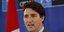 Ο Καναδός πρωθυπουργός Τζάστιν Τριντό με μπροντό γραβάτα 