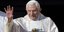 Ο πρώην Πάπας Βενέδικτος χαιρετά το ποιμνίο του