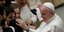 Ο πάπας Φραγκίσκος με πιστούς