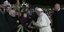 Ο Πάπας Φραγκίσκος χτυπά το χέρι γυναίκας