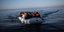 Βάρκα με πρόσφυγες στη θάλασσα