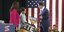 Ο Δημοκρατικός υποψήφιος Πιτ Μπούτιτζετζ με τον 9χρονο οπαδό του