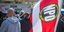 Ακροδεξιός με σημαία του NPD στη Γερμανία