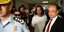O πρώην άσος του ποδοσφαίρου Ροναλντίνο συνοδεία αστυνομικών στην Ασουνσιόν