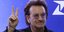 Ο Bono κάνει το σήμα της νίκης