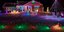 Κορωνοϊός: Στις ΗΠΑ στολίζουν με χριστουγεννιάτικα φωτάκια τα σπίτια
