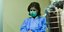Γιατρός με μάσκα σε νοσοκομείο / κορωνοϊος