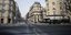 Ερημωμένοι δρόμοι στο Παρίσι, ενώ βρίσκεται σε ισχύ η καραντίνα στη χώρα για τον κορωνοϊό
