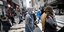 Πολίτες με μάσκες ενάντια στον κορωνοϊό στους δρόμους της Νέας Υόρκης
