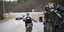 Στρατιώτες στη Νέα Υόρκη ελέγχουν την κυκλοφορία εν μέσω πανδημίας του κορωνοϊού