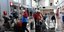 Τουρίστες με βαλίτσες στο λιμάνι της Πάτρας
