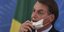 Ο Βραζιλιάνος πρόεδρος Ζαΐχ Μπολσονάρου με μάσκα για τον κορωνοϊό