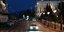 Αδεια πλατεία Συντάγματος τη νύχτα, λόγω των μέτρων περιορισμού διάδοσης του κορωνοϊού