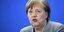 Η καγκελάριος της Γερμανίας Άνγκελα Μέρκελ με γκρι σακάκι και ασημένιο κολιέ
