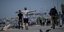 Κόσμος στην παραλία του Φλοίσβου το μεσημέρι του Σαββάτου