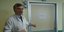 Ο λοιμωξιολόγος Σωτήρης Τσιόδρας με ποδιά στο νοσοκομείο