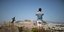 Τουρίστας φωτογραφίζει το ναό του Παρθενώνα στην Αθήνα