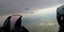 Πιλότος από το κόκπιτ του μαχητικού παρακολουθεί τρία ακόμη μαχητικά αεροσκάφη 