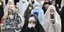 Γυναίκες με μαντήλα και μάσκα προστασίας από τον κορωνοϊό στο Ιράν