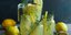 Κανάτα  και ποτήρια με σπιτική λεμονάδα και τζίντζερ