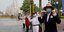 Κινέζες με μάσκες για τον κορωνοϊό στην Ντίσνεϊλαντ στη Σαγκάη 